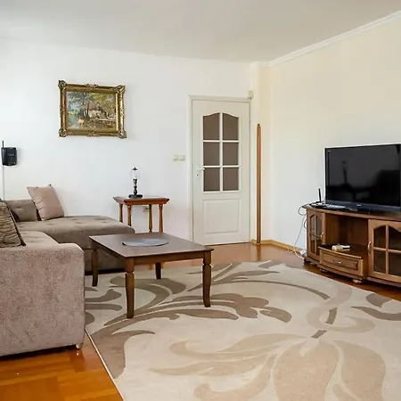 Апартаменти Spacious 2br At Red Square By Flat Manаger Варна